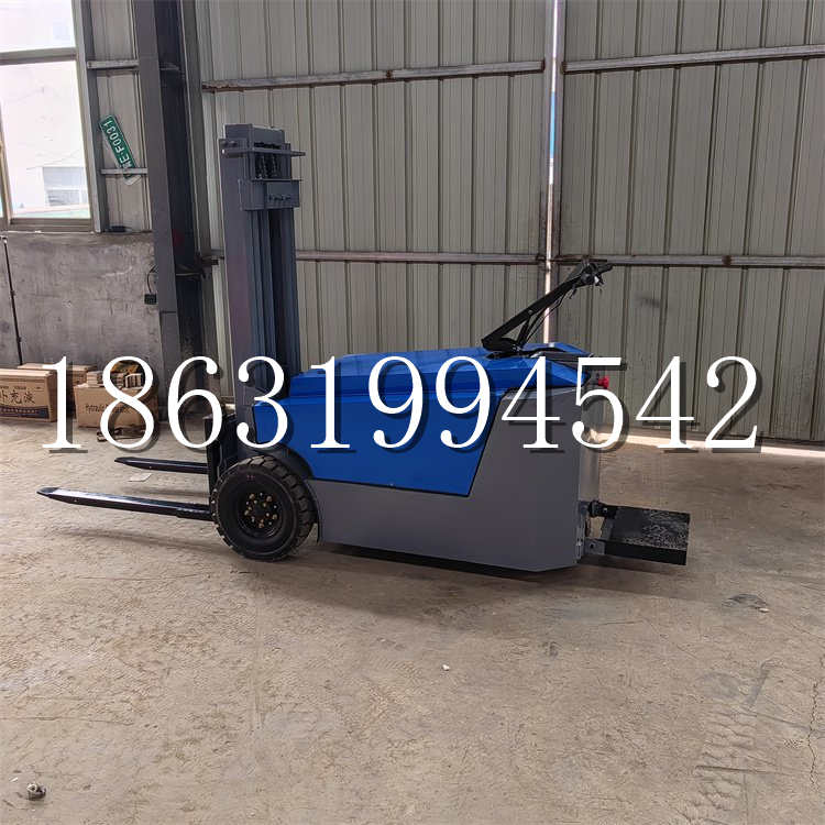 黑龙江省全电动叉车插腿式堆高车液压装卸车1.5吨升高小型站驾式铲车